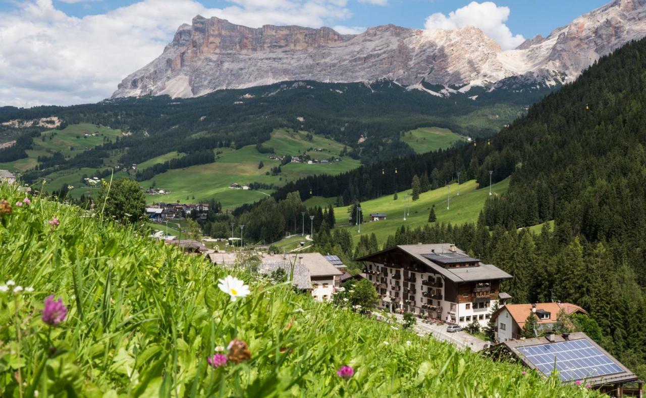Hotel Dolomiti La Villa  Exterior photo