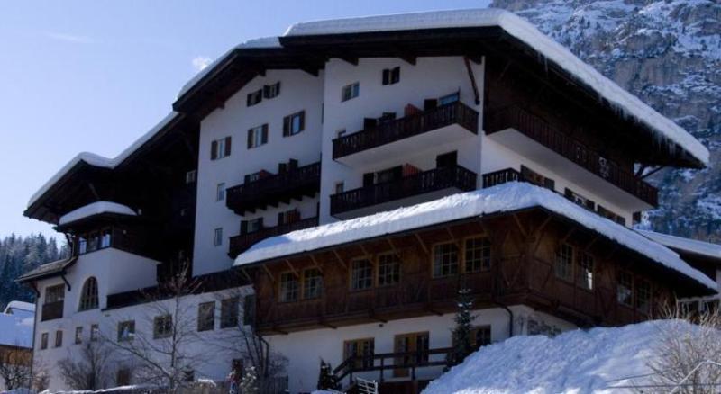 Hotel Dolomiti La Villa  Exterior photo