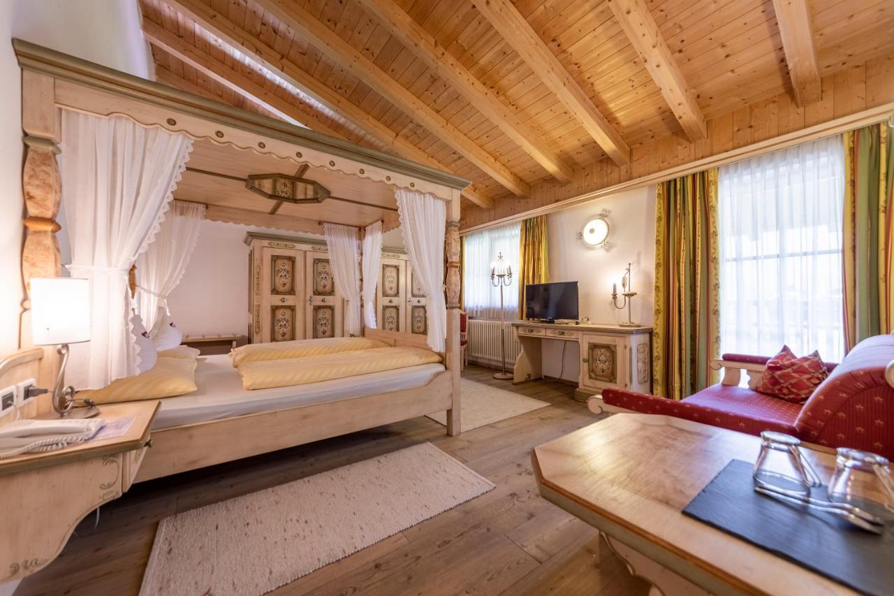 Hotel Dolomiti La Villa  Exterior photo
