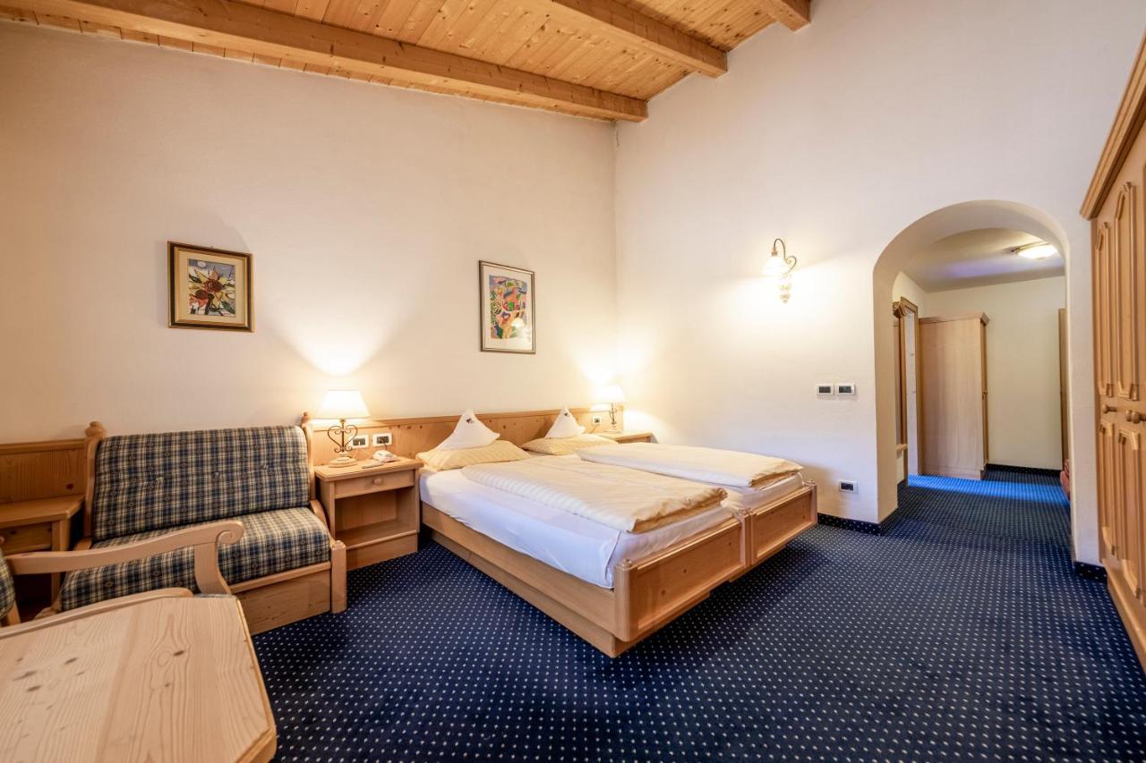 Hotel Dolomiti La Villa  Exterior photo